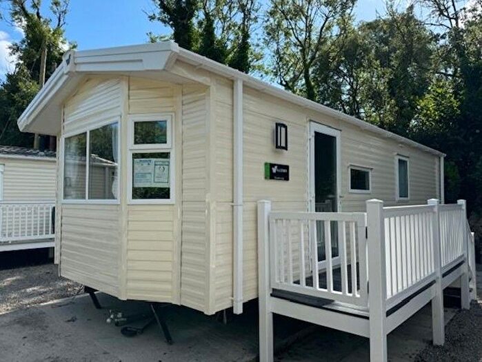 2 Bedroom Mobile/park Home For Sale In Silverdale Road, Warton, Carnforth, LA5