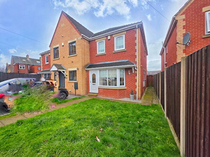 3 Bedroom Town House For Sale In Sidcop Road, Cudworth, Barnsley, S72