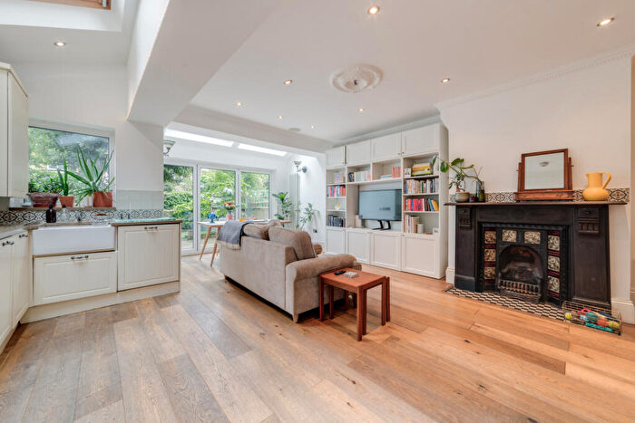 2 Bedroom Flat To Rent In Courthope Road, South End Green, NW3