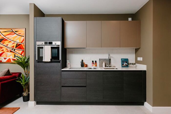 Apartment To Rent In Hove Central, Boulevard Place Hove, BN3