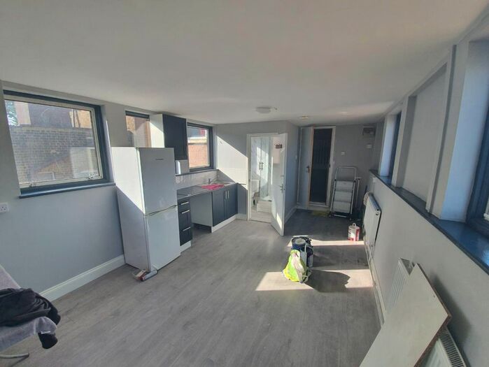 Studio To Rent In Northumberland Park, London, N17