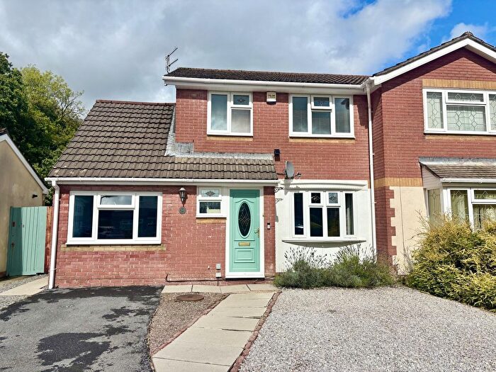 3 Bedroom Semi-Detached House For Sale In Waun Gron, Rhydyfro, Pontardawe, Swansea., SA8