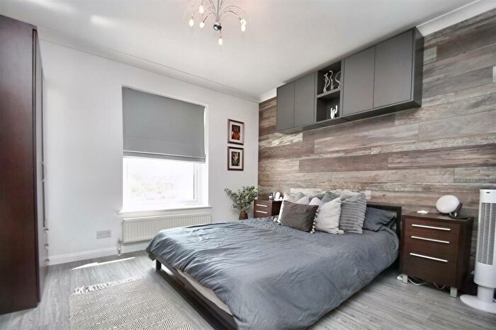 3 Bedroom Semi-Detached House For Sale In Waveney Road, Ipswich, IP1