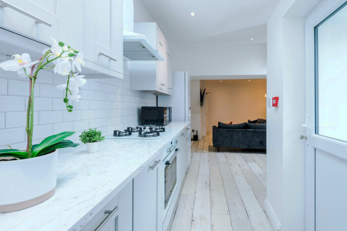 5 Bedroom Property To Rent In Gladstone Terrace, Lancaster, LA1