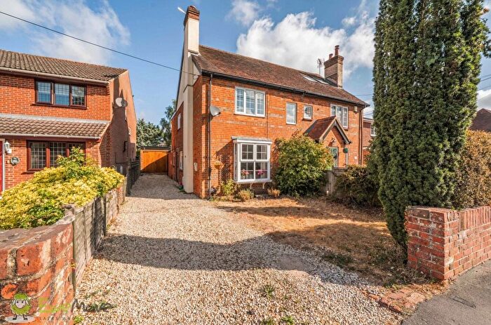 3 Bedroom Cottage For Sale In Franklin Avenue, Tadley, Hampshire, RG26