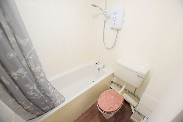 1 Bedroom Flat To Rent In Greenslade Road, Barking, IG11