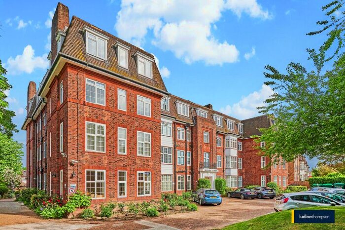 3 Bedroom Flat To Rent In Denmark Hill, London, SE5