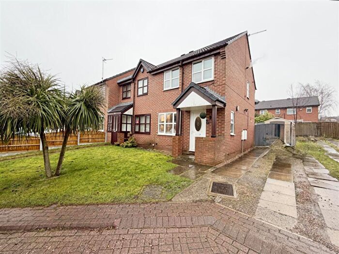 2 Bedroom Town House For Sale In Pinders Green Fold, Methley, Leeds, LS26