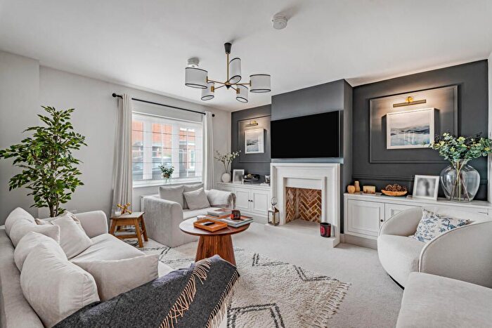 4 Bedroom Detached House To Rent In Wanborough Way, Ash Green, Aldershot, GU12