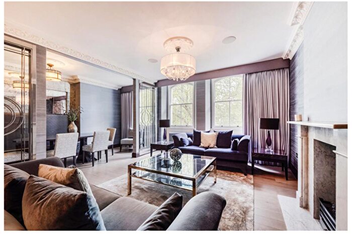 3 Bedroom Flat To Rent In Rutland Gate, London, SW7