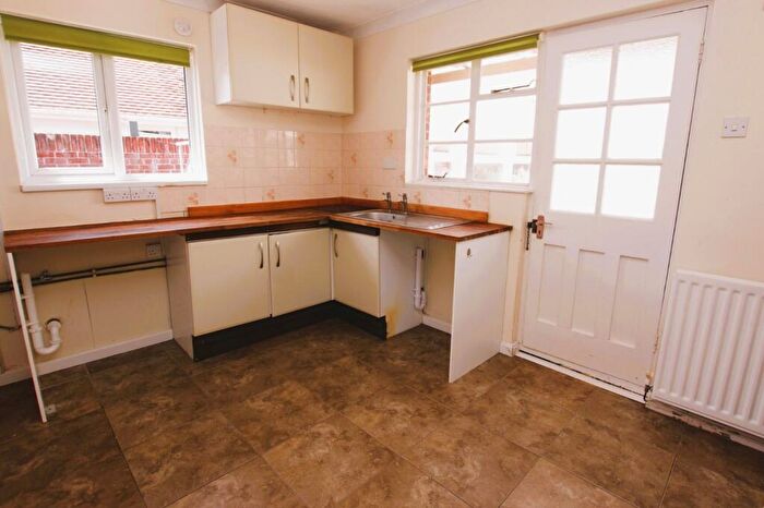 3 Bedroom Bungalow For Sale In Highfield Road, Corfe Mullen, Wimborne, Dorset, BH21 - Photo 4
