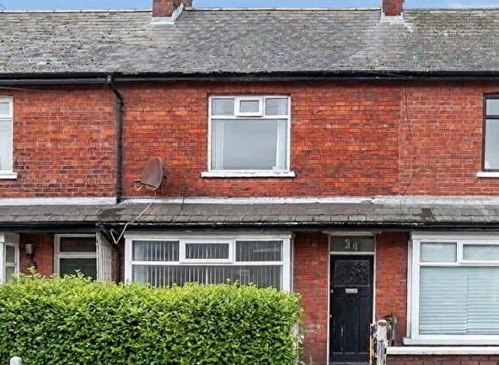 3 Bedroom Mid TownHouse For Sale In Parkgate Avenue, Belfast, BT4