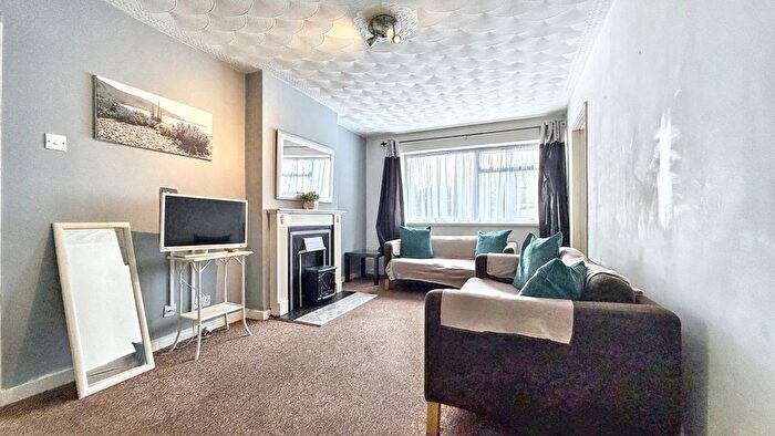 1 Bedroom Flat To Rent In Usk Court Curlew Close, Cardiff, CF14