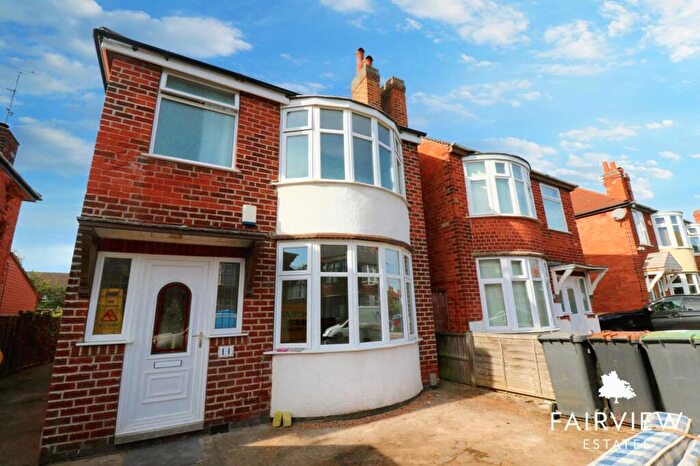 4 Bedroom Detached House To Rent In Warwick Avenue, Beeston, NG9