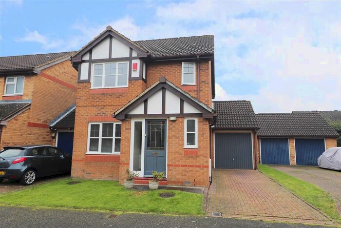 3 Bedroom Link Detached House To Rent In Wilder Close, Ruislip, HA4