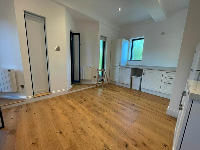 Studio To Rent In All Bills Included, Dispensary Lane, Hackney, E8