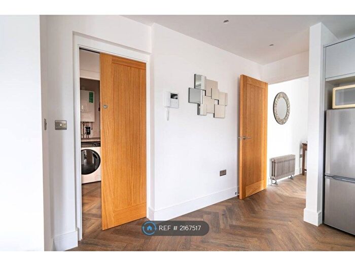 1 Bedroom Flat To Rent In Station Lane, Hornchurch, RM12