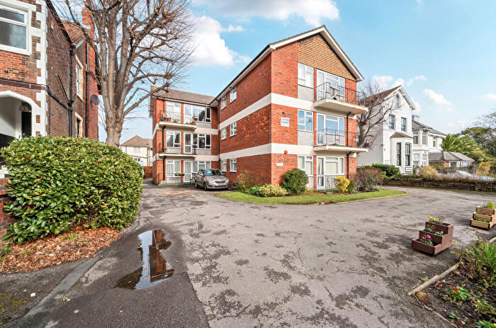 2 Bedroom Flat To Rent In Clarendon Road, Southsea, PO5