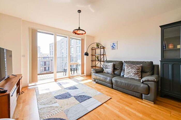 3 Bedroom Flat To Rent In Steevens Court, , Limehouse, London, E14