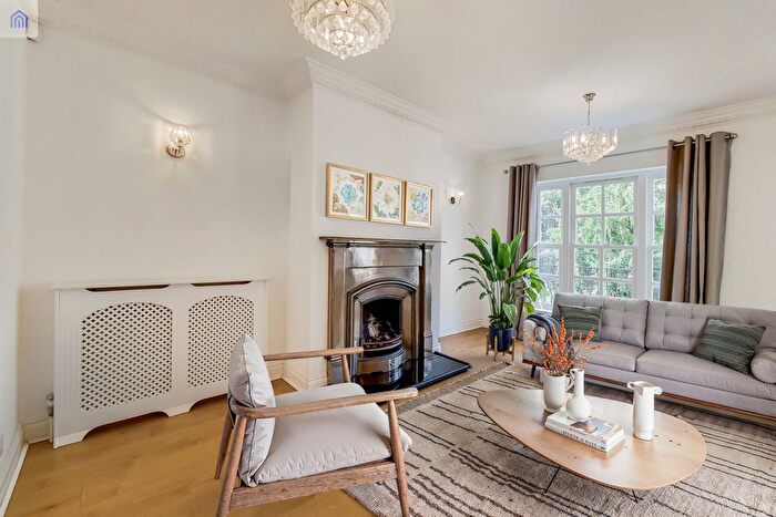 4 Bedroom Terraced House To Rent In Grosvenor Place Vale Road, Weybridge, KT13