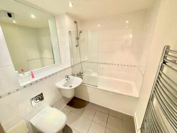 1 Bedroom Flat To Rent In Hazeleigh House, RM1