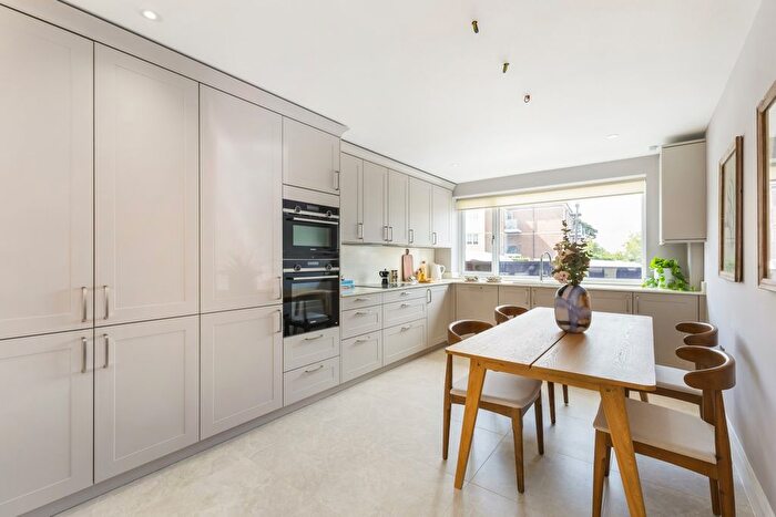 2 Bedroom Flat To Rent In Catsey Lane, Bushey, WD23