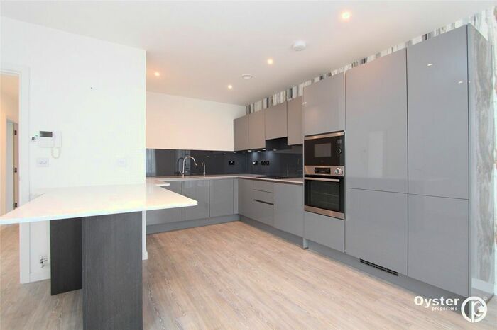 3 Bedroom Flat To Rent In Medawar Drive, London, NW7