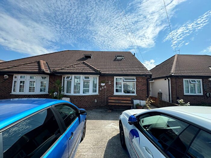 5 Bedroom Bungalow To Rent In Hatton Road, Bedfont, Feltham, TW14