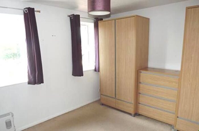 1 Bedroom Property To Rent In Courtlands Close, Watford, WD24