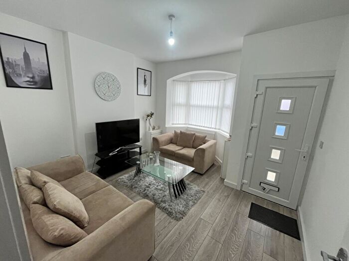 3 Bedroom House To Rent In Topsham Road, Smethwick, B67