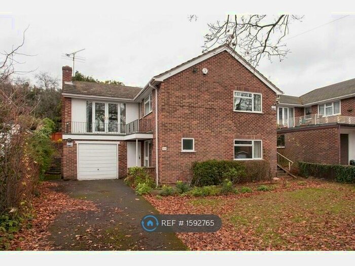 3 Bedroom Detached House To Rent In Western Avenue, Woodley, Reading, RG5