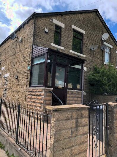 3 Bedroom Terraced House To Rent In Whitby Road, Bradford, West Yorkshire, BD8