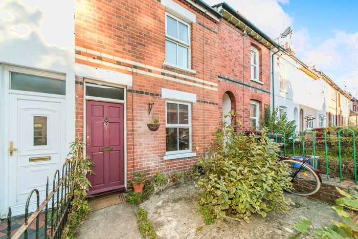 2 Bedroom Terraced House To Rent In Blenheim Gardens, Reading, RG1