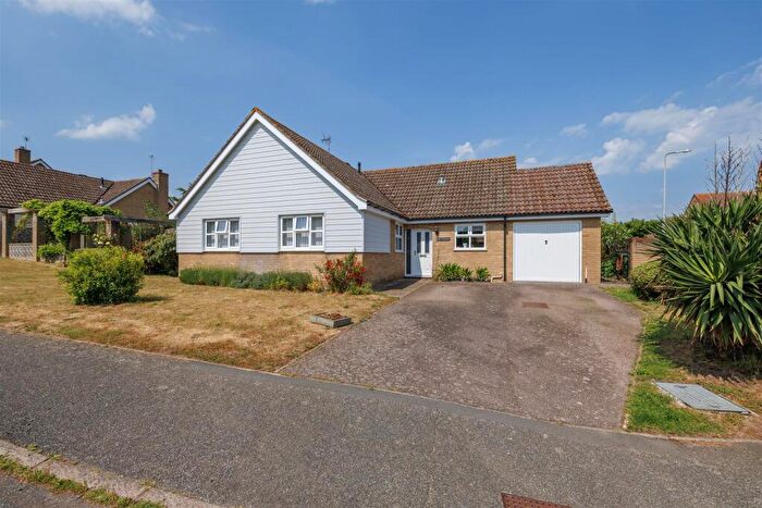 2 Bedroom Detached Bungalow For Sale In Castle Hill, Halesworth, IP19