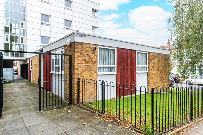 3 Bedroom Bungalow To Rent In Temperley Road, Balham, London, SW12