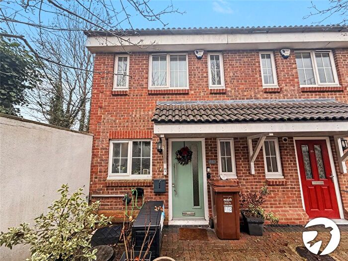 3 Bedroom Semi-Detached House For Sale In Swain Close, Rochester, Kent, ME2