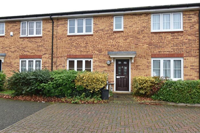 3 Bedroom Terraced House For Sale In Barra Wood Close, Hayes, UB3