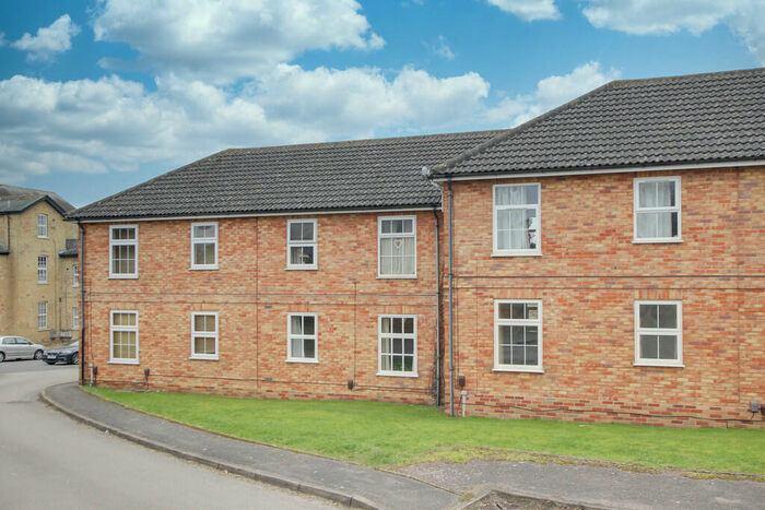 1 Bedroom Flat To Rent In Linclare Place, Eaton Ford, PE19