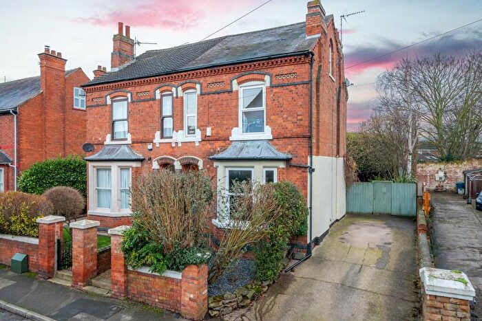 4 Bedroom Semi-Detached House For Sale In Lorne Grove, Radcliffe-on-trent, NG12