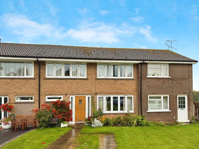 3 Bedroom Terraced House For Sale In Kingsway, Huby, LS17
