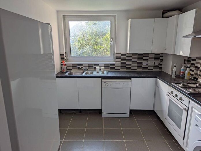 3 Bedroom Flat To Rent In Gordon Road, London, N3