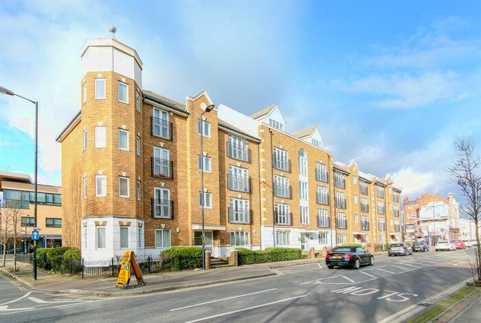 2 Bedroom Flat To Rent In Riddell Court, Albany Road, SE5