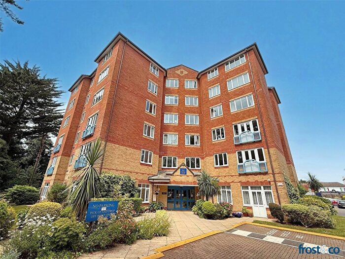 2 Bedroom Apartment For Sale In Lindsay Road, Poole, Dorset, BH13