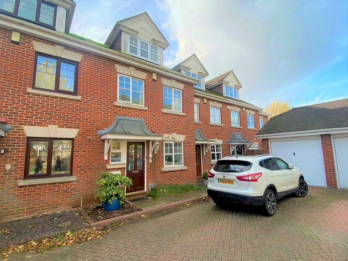 4 Bedroom Town House To Rent In Riverside, Guildford, GU1