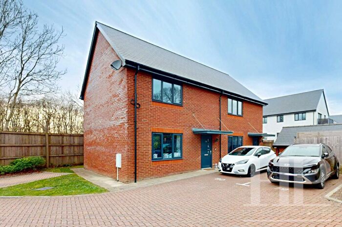 2 Bedroom Maisonette For Sale In Long Lane, Handcross, RH17