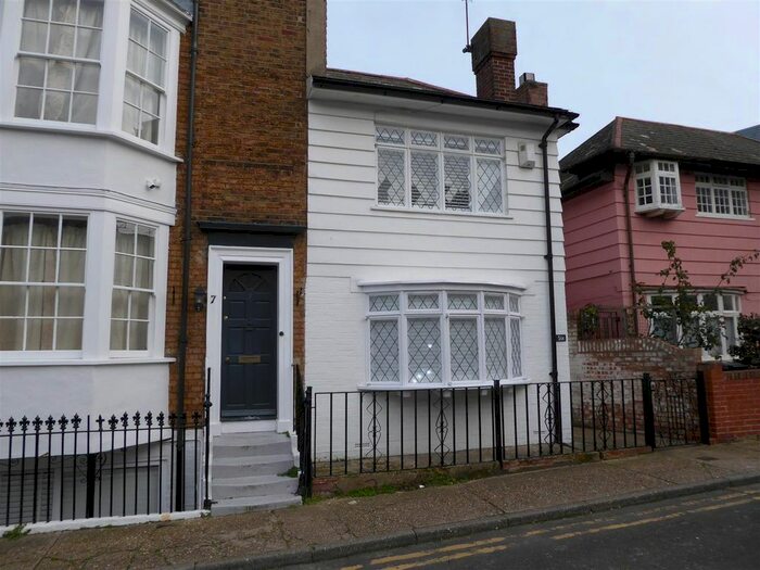 2 Bedroom Property To Rent In Adelaide Gardens, Ramsgate, CT11