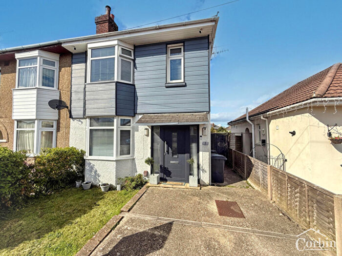 3 Bedroom Semi Detached House For Sale In St. Margarets Road, Bournemouth, BH10