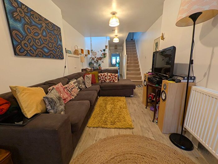 3 Bedroom Link Detached House To Rent In Knowles Hill Crescent, London, SE13