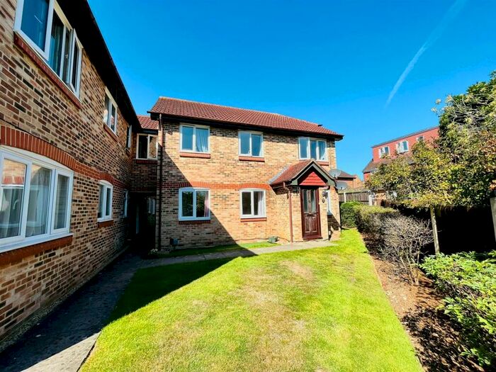 2 Bedroom Maisonette To Rent In Earlsfield Drive, Chelmsford, CM2