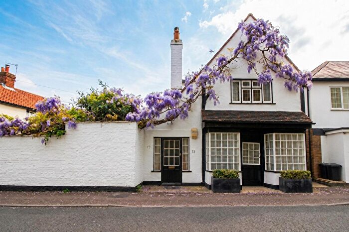 4 Bedroom Detached House For Sale In The Green, West Drayton, UB7